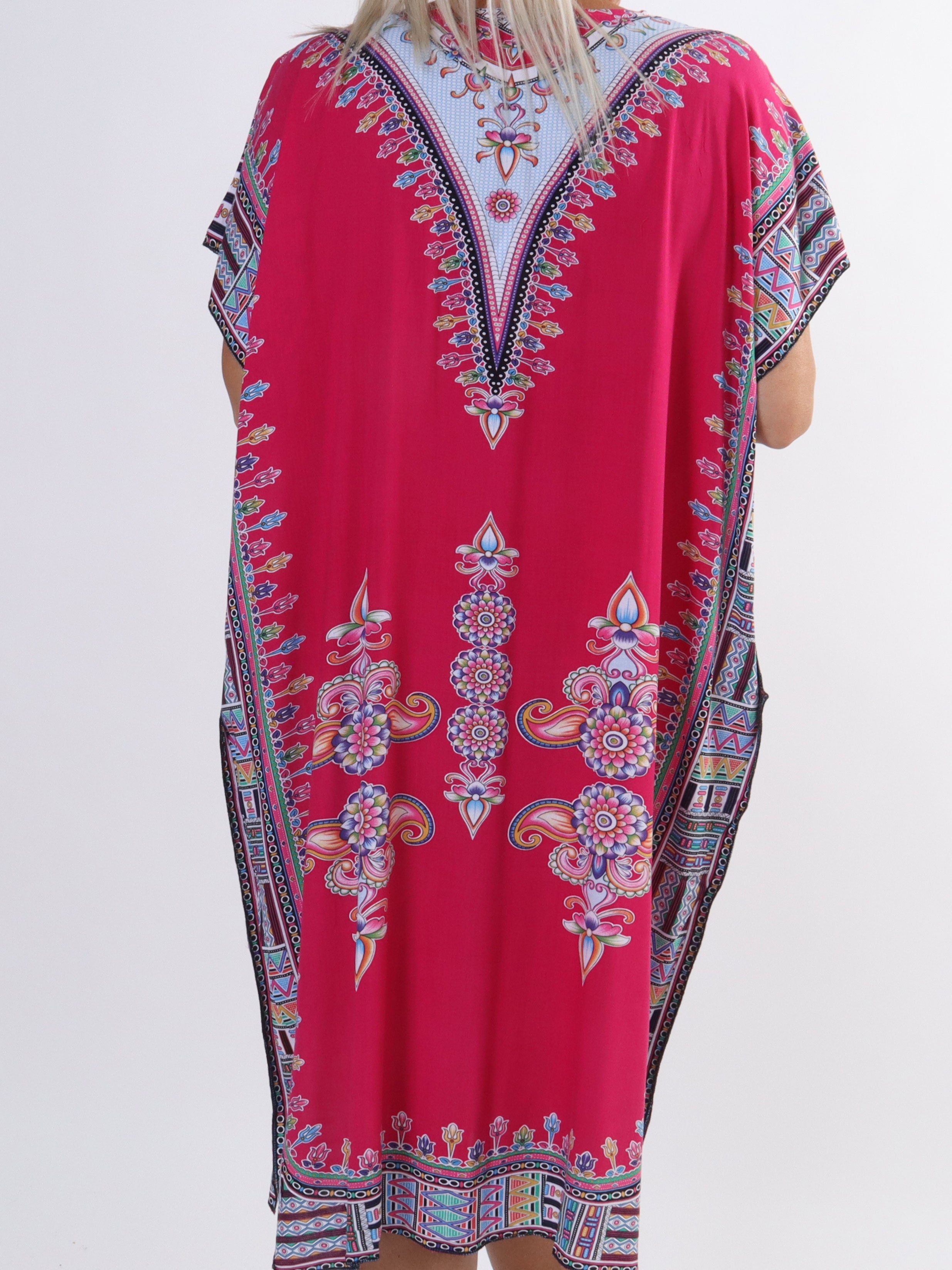 Mille - Let og luftig plus size tunika i farvet mønster